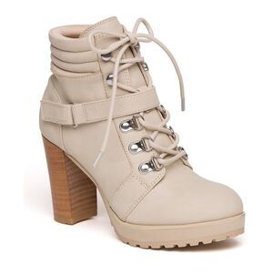 Andiamo Abonnet ivory lace up heeled boots size 9